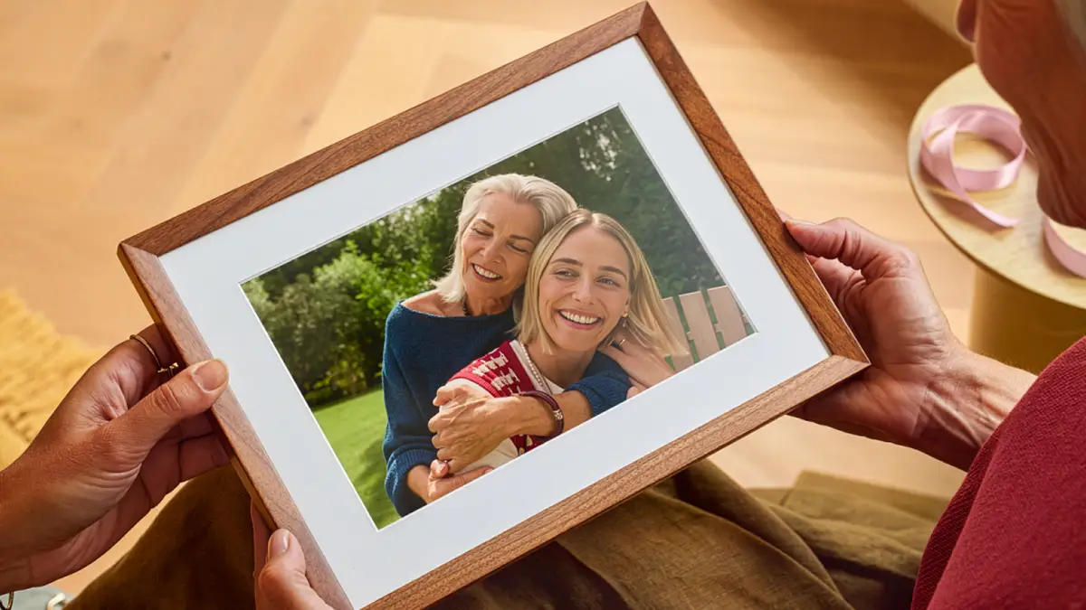 Amazon、Alexa Photo Frame（アレクサ フォトフレーム）を199.99ドルから発表──10インチでAmazon Photosと連携、Alexa+は90日分付きの記事画像